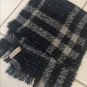 Wool Burberry scarf